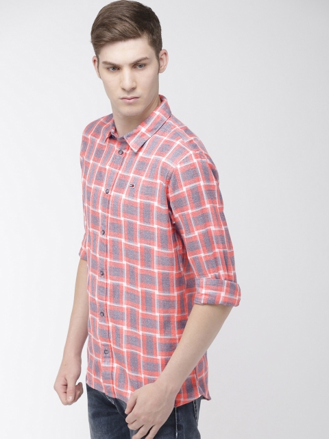 

Tommy Hilfiger Men Red & Navy Blue Regular Fit Checked Casual Shirt