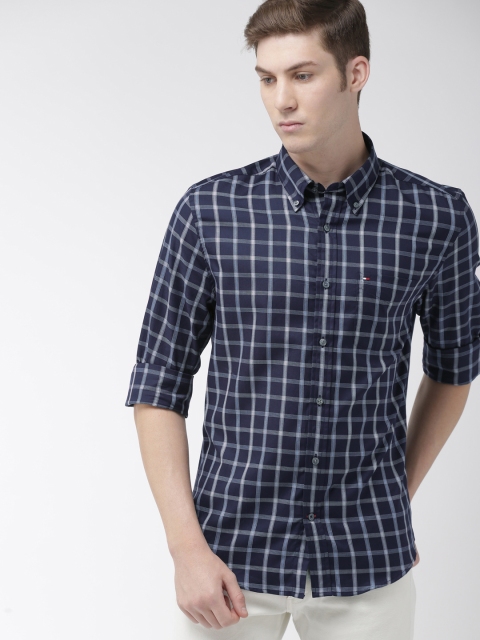 

Tommy Hilfiger Men Navy Blue & White Regular Fit Checked Casual Shirt