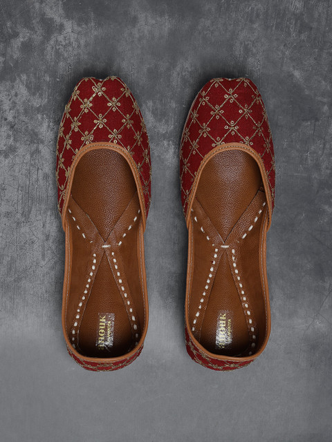 

Anouk Women Maroon & Gold-Toned Embroidered Mojaris