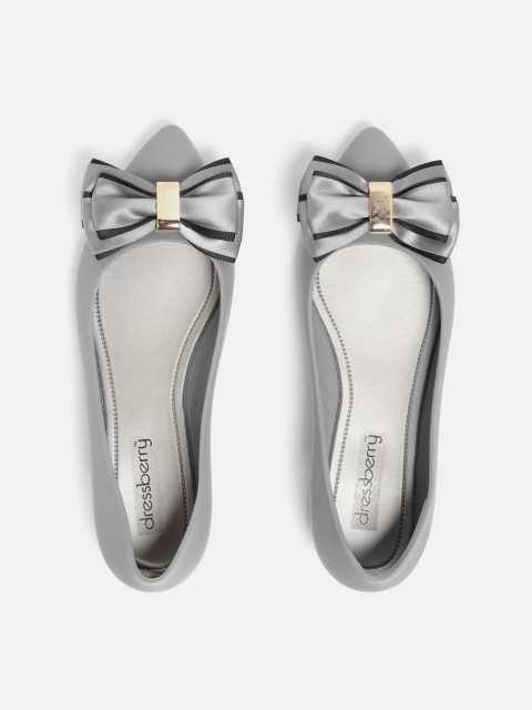 

DressBerry Women Grey Solid Ballerinas