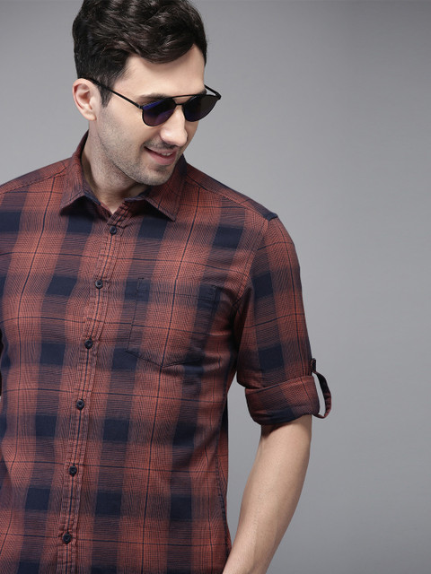 

HERE&NOW Men Peach-Coloured & Navy Blue Slim Fit Checked Casual Shirt