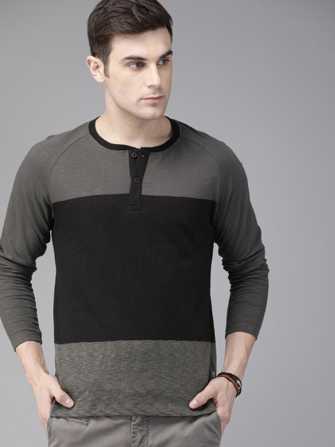 

Roadster Men Charcoal Grey & Black Colourblocked Henley Neck T-shirt