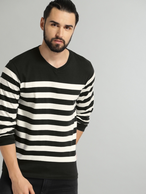 

Roadster Men White & Black Striped Round Neck T-shirt