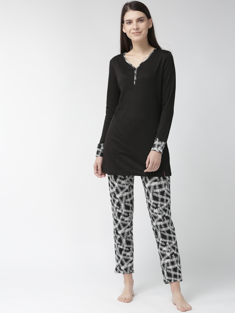

MADAME M SECRET Women Black & White Printed Night Suit S9W30540 002