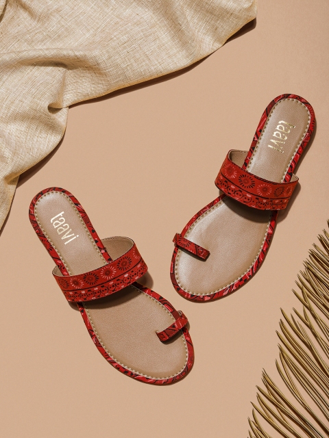 

Taavi Women Red Printed Bagru One Toe Sustainable Flats