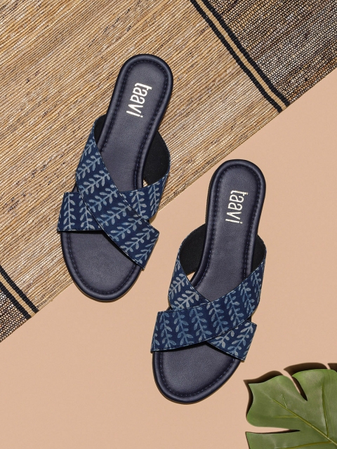 

Taavi Women Indigo Printed Open Toe Flats, Navy blue