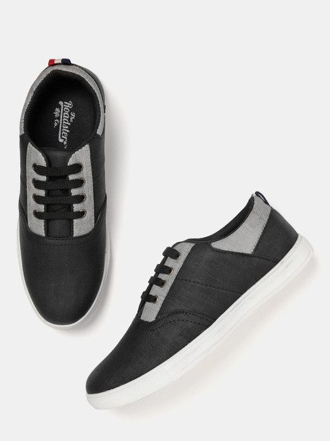 

Roadster Men Black Sneakers