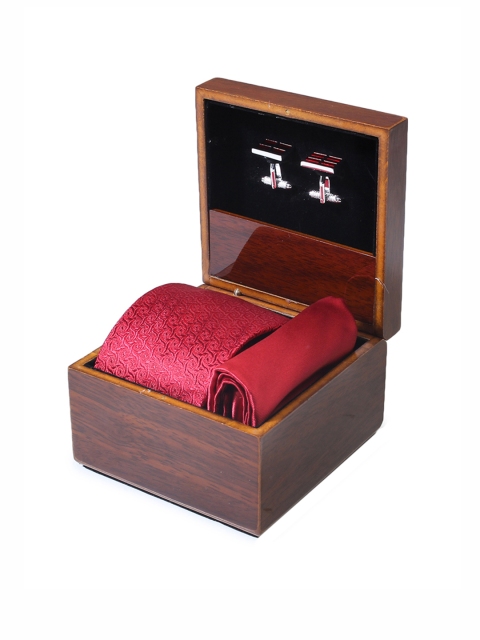 

Alvaro Castagnino Men Maroon & Silver-Toned Accessory Gift Set