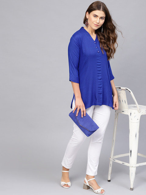 

Saadgi Women Blue Solid Straight Kurta