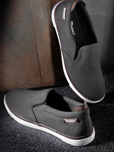 

The Roadster Lifestyle Co Men Charcoal Grey Water Repellent Sneakers