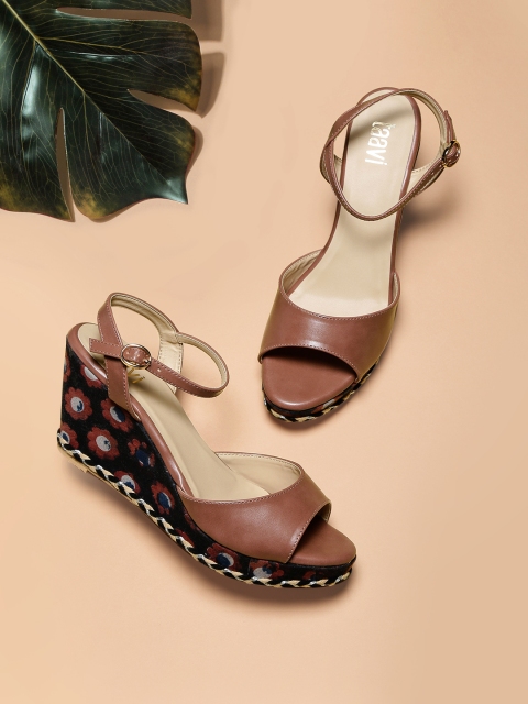 

Taavi Women Navy Blue & Brown Hand Block Printing Sustainable Sandals
