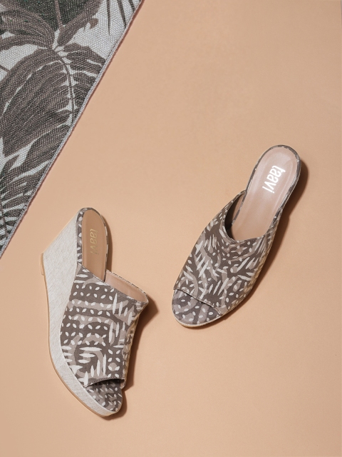 

Taavi Women Grey & Off-White Block Printed Heeled Sustainable Mules