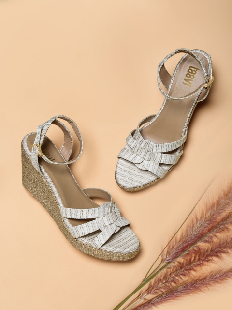 

Taavi Women Off-White & Beige Woven Legacy Sandals
