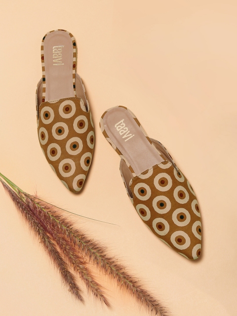

Taavi Women Brown Printed Bagru Sustainable Mules