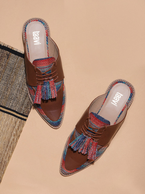 

Taavi Women Tan Brown Woven Legacy Mules