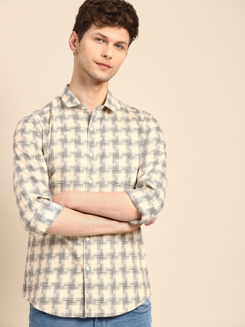 

ether Men Yellow & Navy Blue Checked Casual Shirt