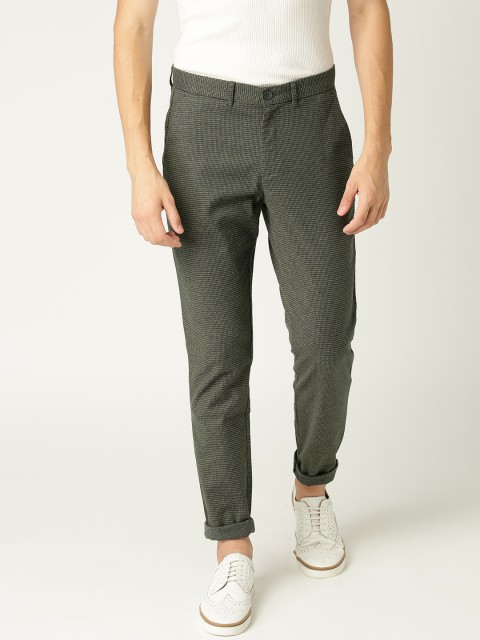 

United Colors of Benetton Men Green Tapered Fit Dobby Self Design Chinos