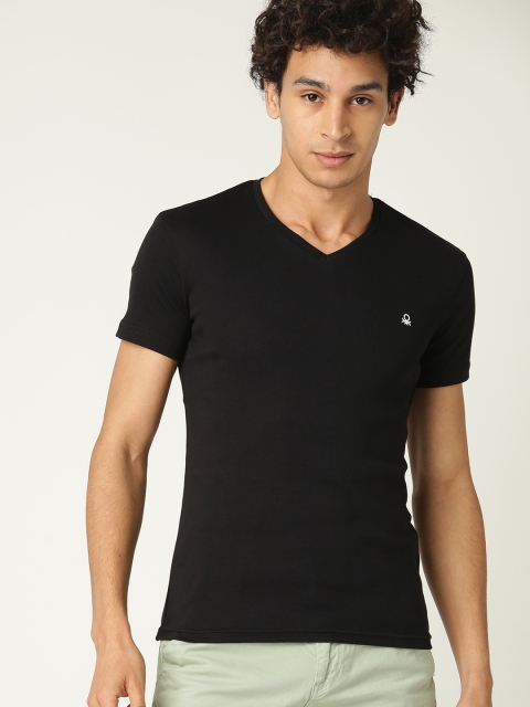 

United Colors of Benetton Men Black Solid V-Neck T-shirt