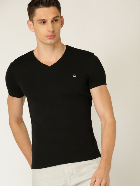 

United Colors of Benetton Men Black Solid V-Neck T-shirt