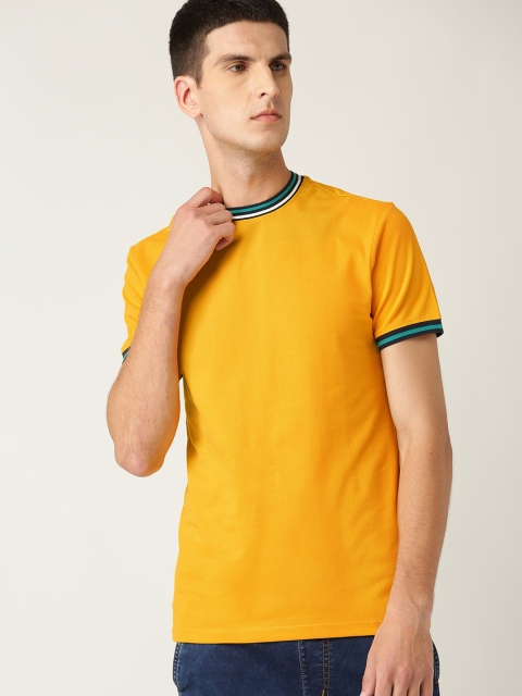 

United Colors of Benetton Men Yellow Solid Round Neck T-shirt