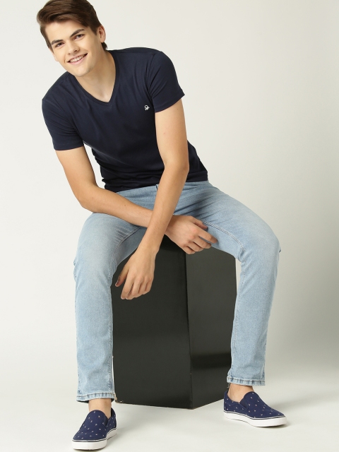

United Colors of Benetton Men Navy Blue Solid V-Neck T-shirt