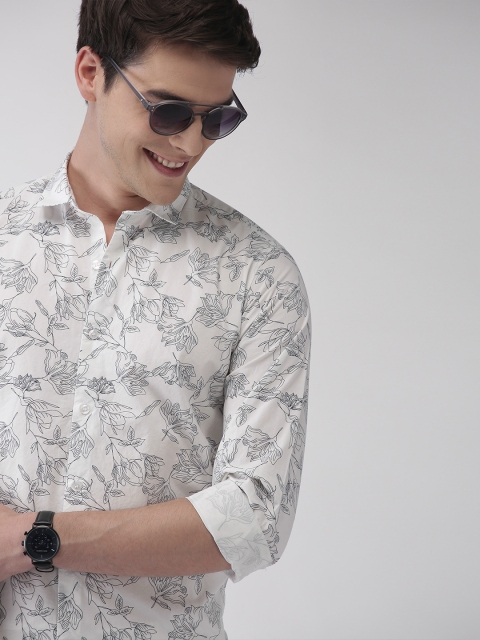 Men White & Black Regular Fit Printed Casual Shirt