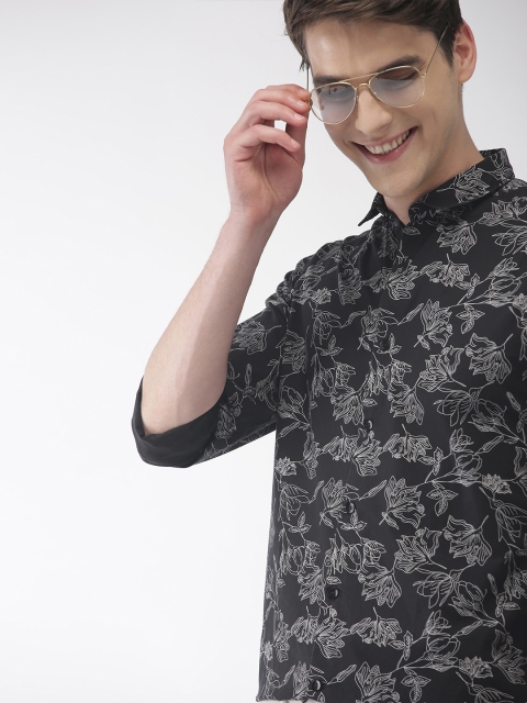 

Mast & Harbour Men Black & White Regular Fit Printed Casual Shirt