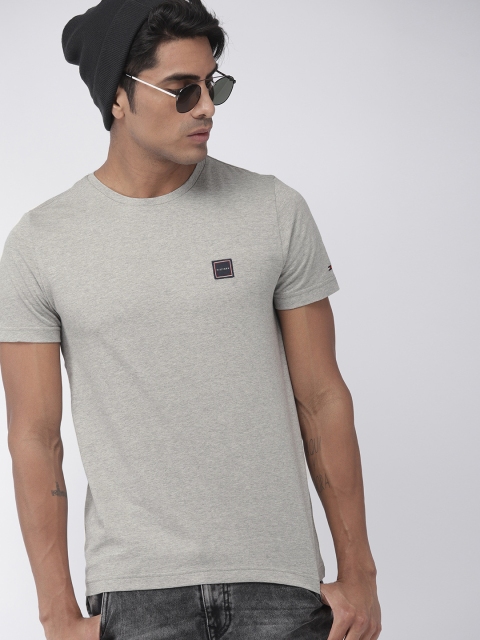 

Tommy Hilfiger Men Grey Solid Round Neck T-shirt
