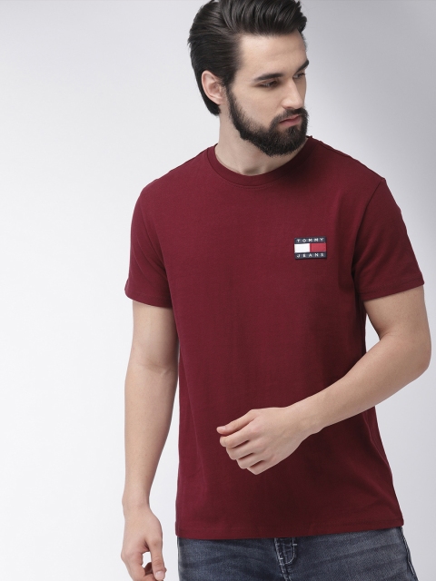 

Tommy Hilfiger Men Burgundy Solid Round Neck T-shirt