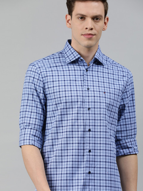 

Tommy Hilfiger Men Blue Regular Fit Checked Casual Shirt