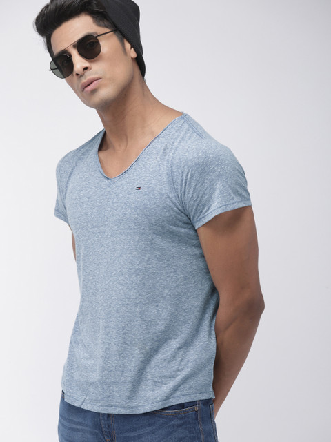 

Tommy Hilfiger Men Blue Solid V-Neck T-shirt