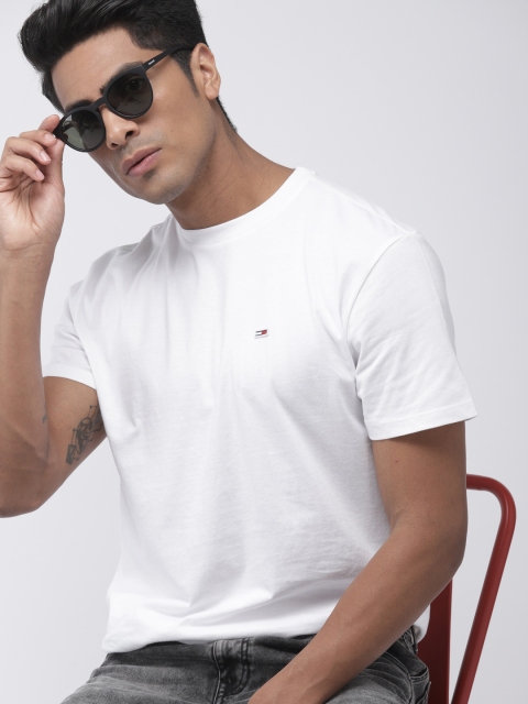 

Tommy Hilfiger Men White Solid Round Neck T-shirt