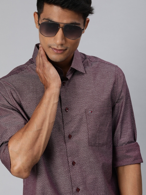 

Tommy Hilfiger Men Maroon Regular Fit Printed Casual Shirt