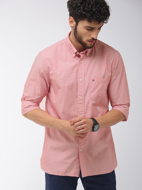 

Tommy Hilfiger Men Red Regular Fit Solid Casual Shirt