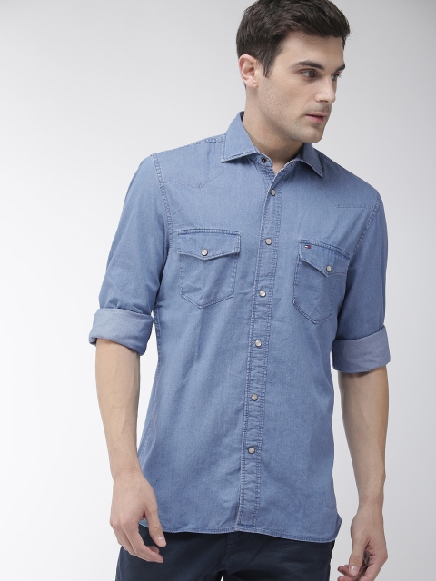 

Tommy Hilfiger Men Blue Regular Fit Solid Casual Chambray Shirt