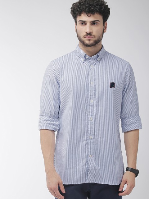 

Tommy Hilfiger Men White & Blue Regular Fit Striped Casual Shirt