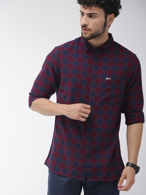 

Tommy Hilfiger Men Maroon & Navy BlueRegular Fit Checked Casual Shirt