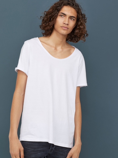 

H&M Men White Solid Low-Necked T-shirt