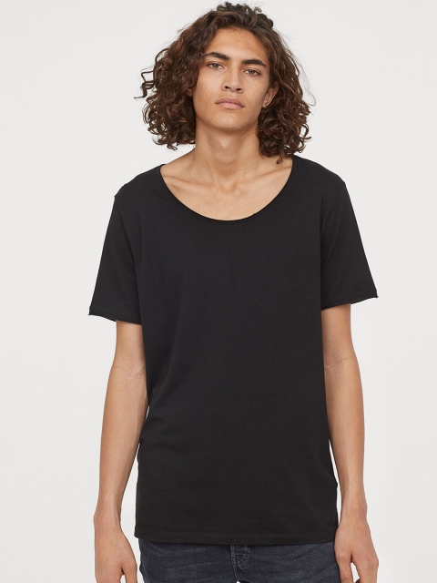 

H&M Men Black Low-Necked T-shirt