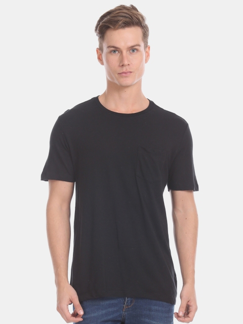 

GAP Men Black Solid Round Neck T-shirt
