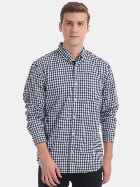 

GAP Men Blue & White Regular Fit Checked Casual Shirt