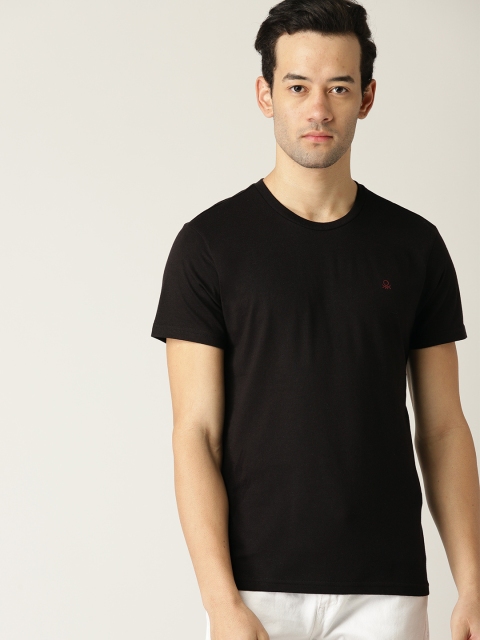 

United Colors of Benetton Men Black Solid Round Neck T-shirt