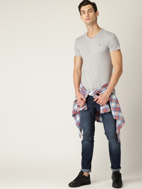 

United Colors of Benetton Men Grey Melange Solid V-Neck T-shirt