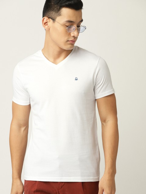 

United Colors of Benetton Men White Solid V-Neck T-shirt