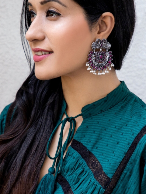 

Rubans Silver-Toned & Red Hand Crafted Contemporary Drop Earrings