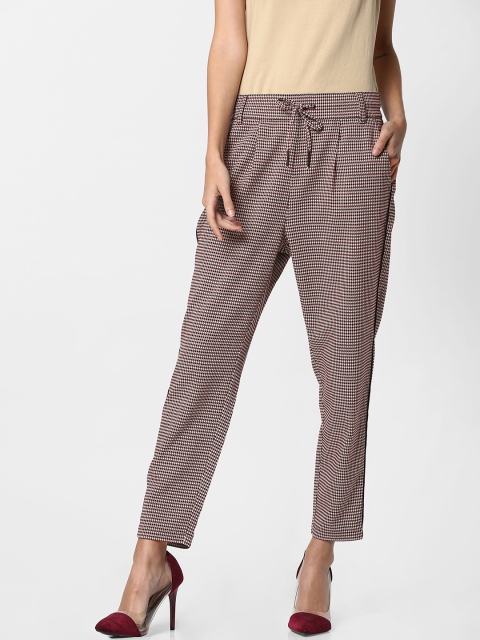 

ONLY Women Beige & Black Regular Fit Houndstooth Printed Trousers