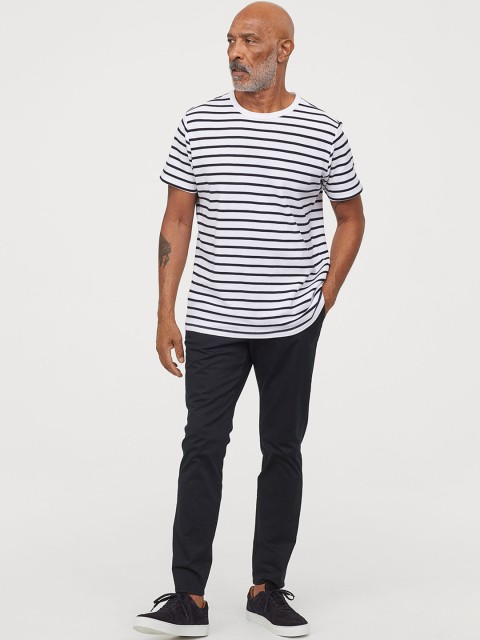 

H&M Men Black Solid Cotton Chinos Slim Fit