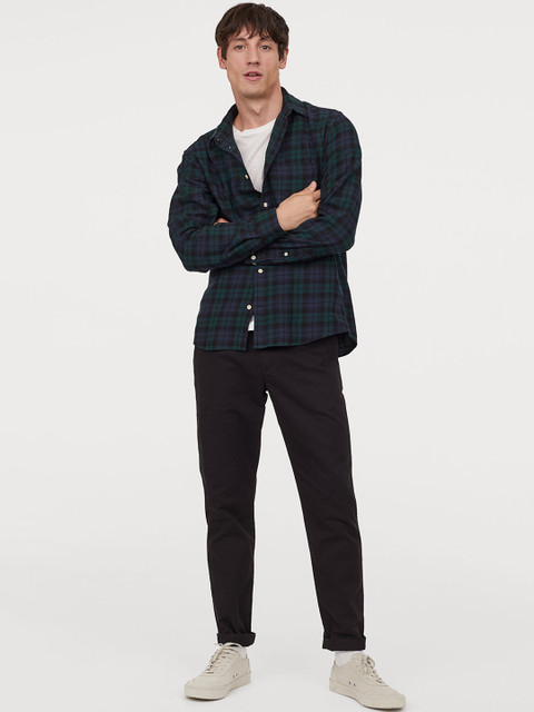 

H&M Men Black Solid Cotton Chinos Slim Fit