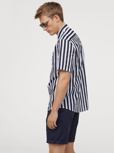 

H&M Men Blue Solid Chino Shorts