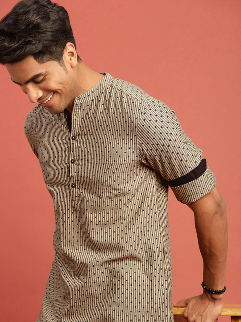 

Taavi Men Beige & Black Bagru Printed Sustainable Straight Kurta with Pockets